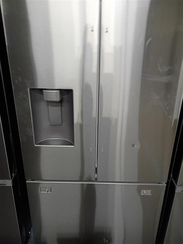 SAMSUNG 36 in. 29 cu. ft. Standard Depth 3-Door French Door Refrigerator in Stainless Steel w/Zero Clearance Fit and Sphere Ice Questions & Answers (4)