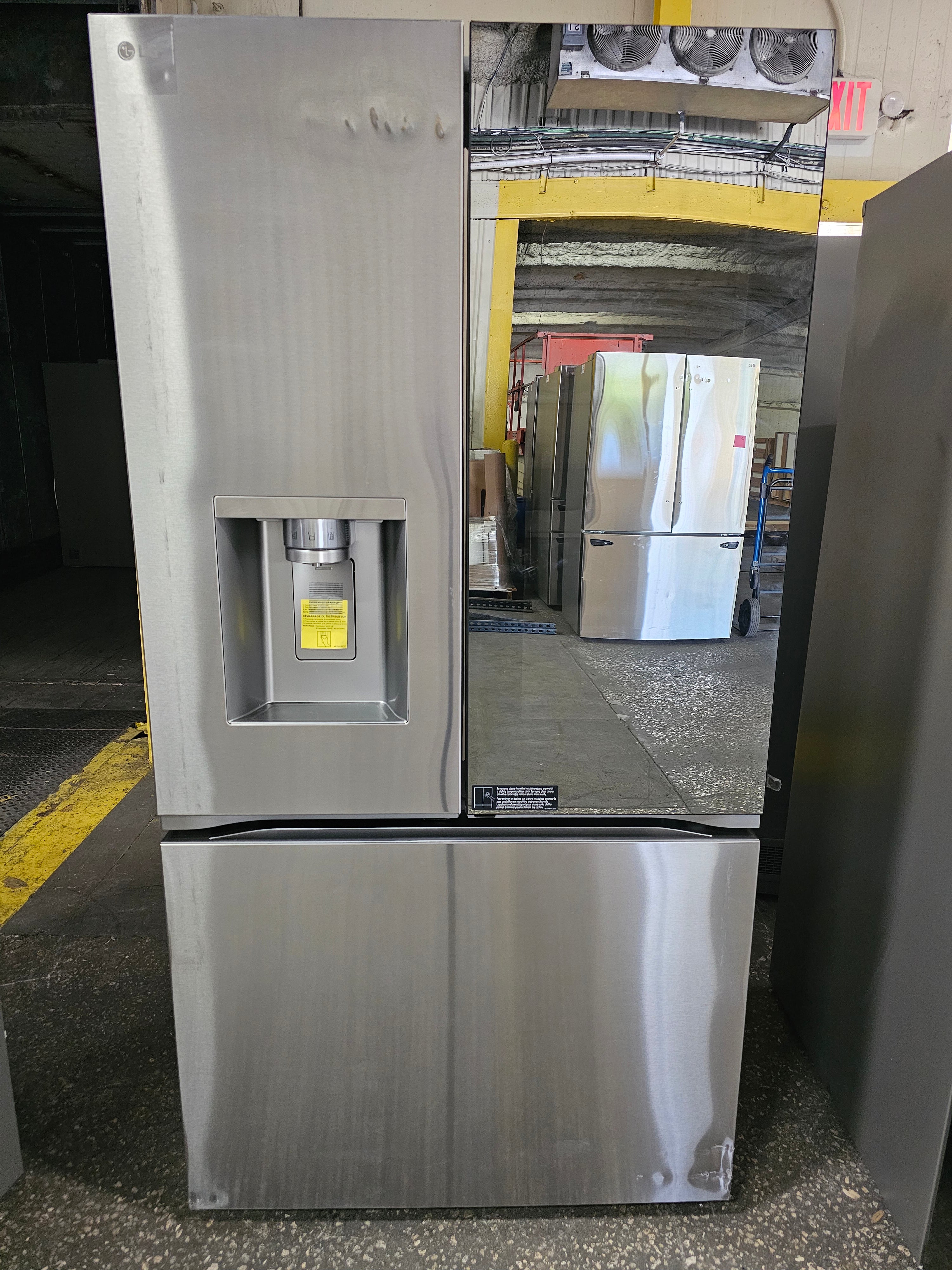 LG Counter Depth InstaView 25.5-cu ft 3 -Door French Door Refrigerator with Dual Ice Maker with Water and Ice Dispenser Stainless Steel