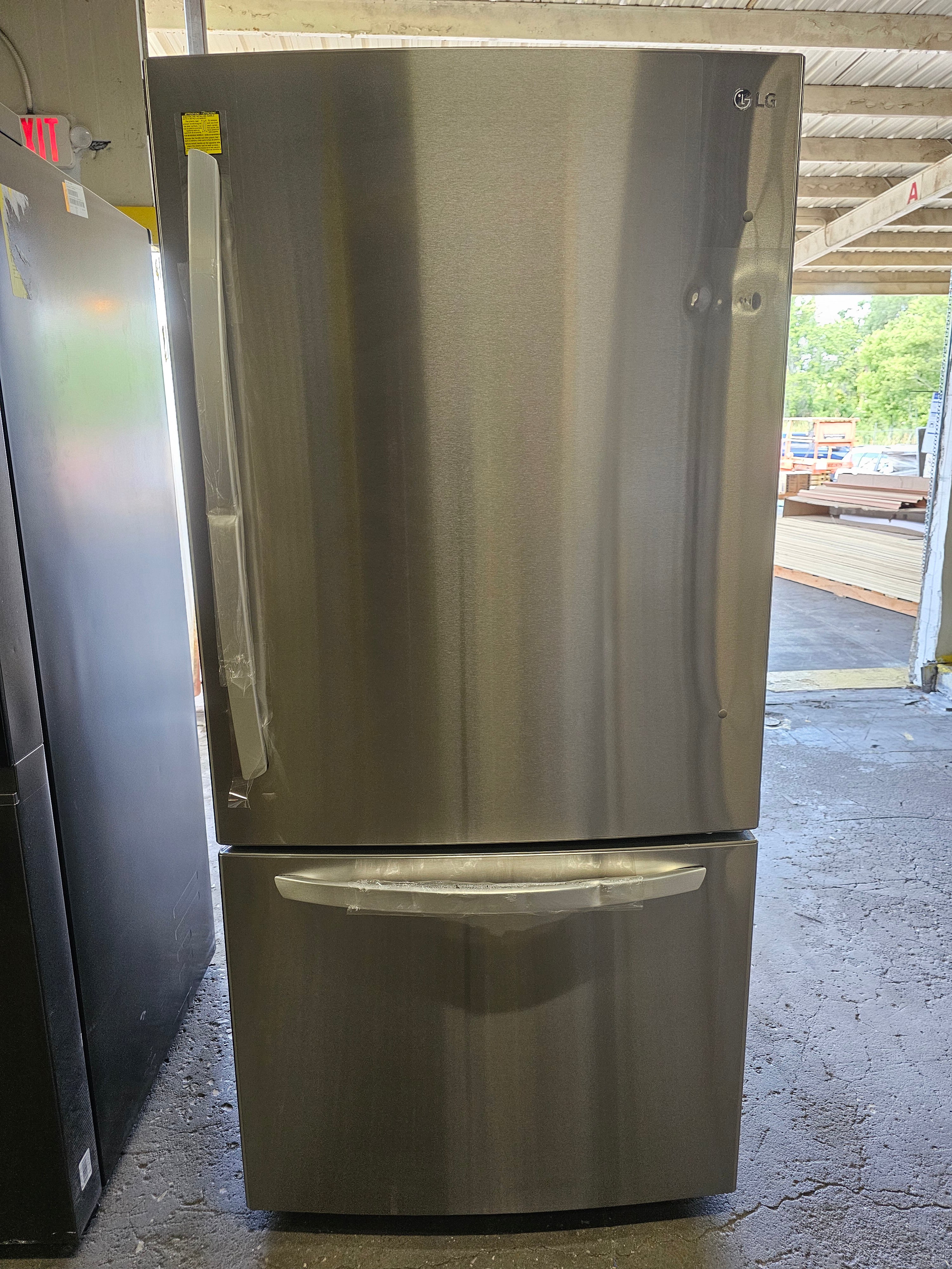 LG 25.5 Cu. Ft. Bottom-Freezer Refrigerator with Ice Maker Stainless Steel