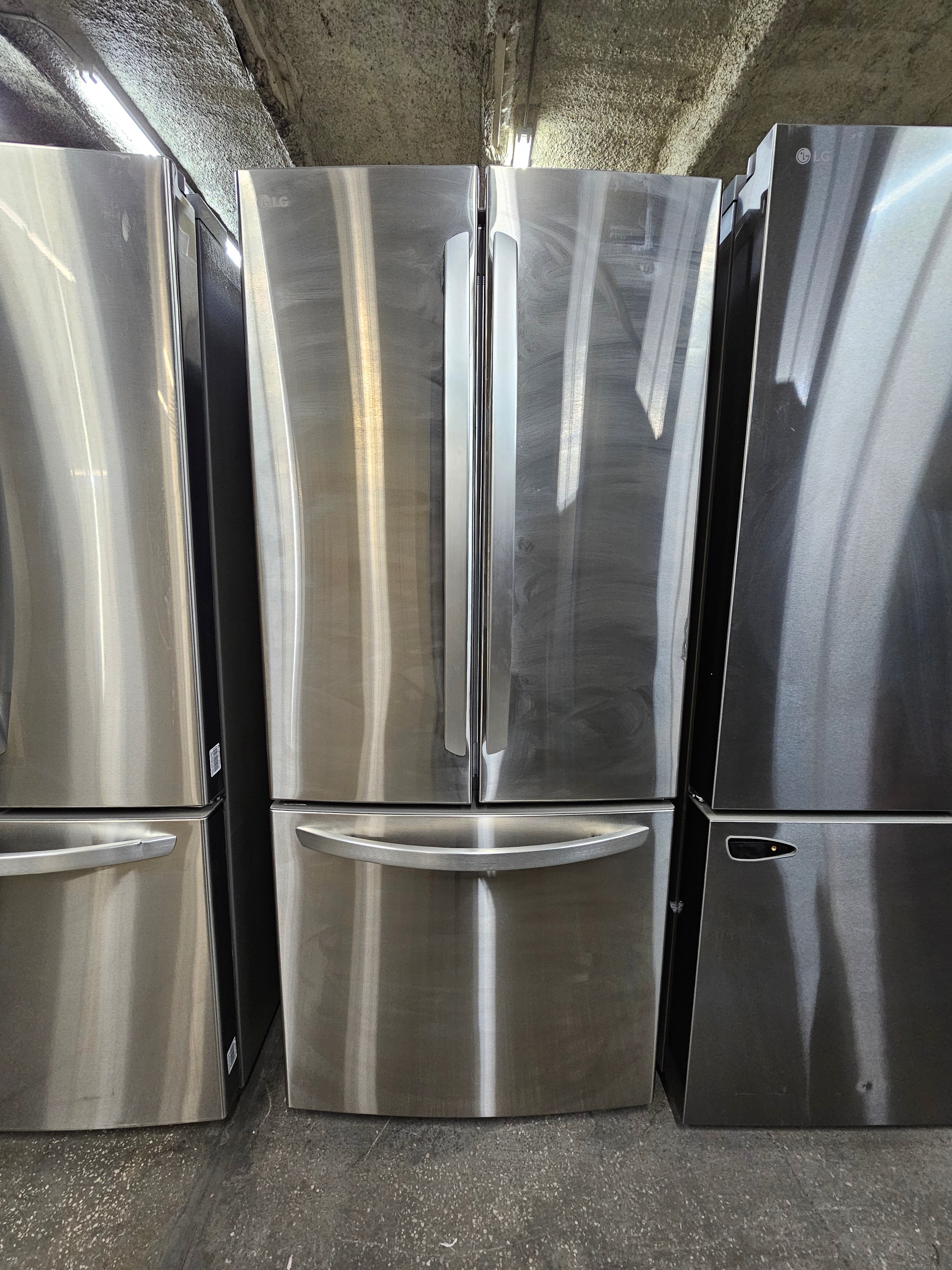 LG 21.8-cu ft French Door Refrigerator with Ice Maker Stainless Steel