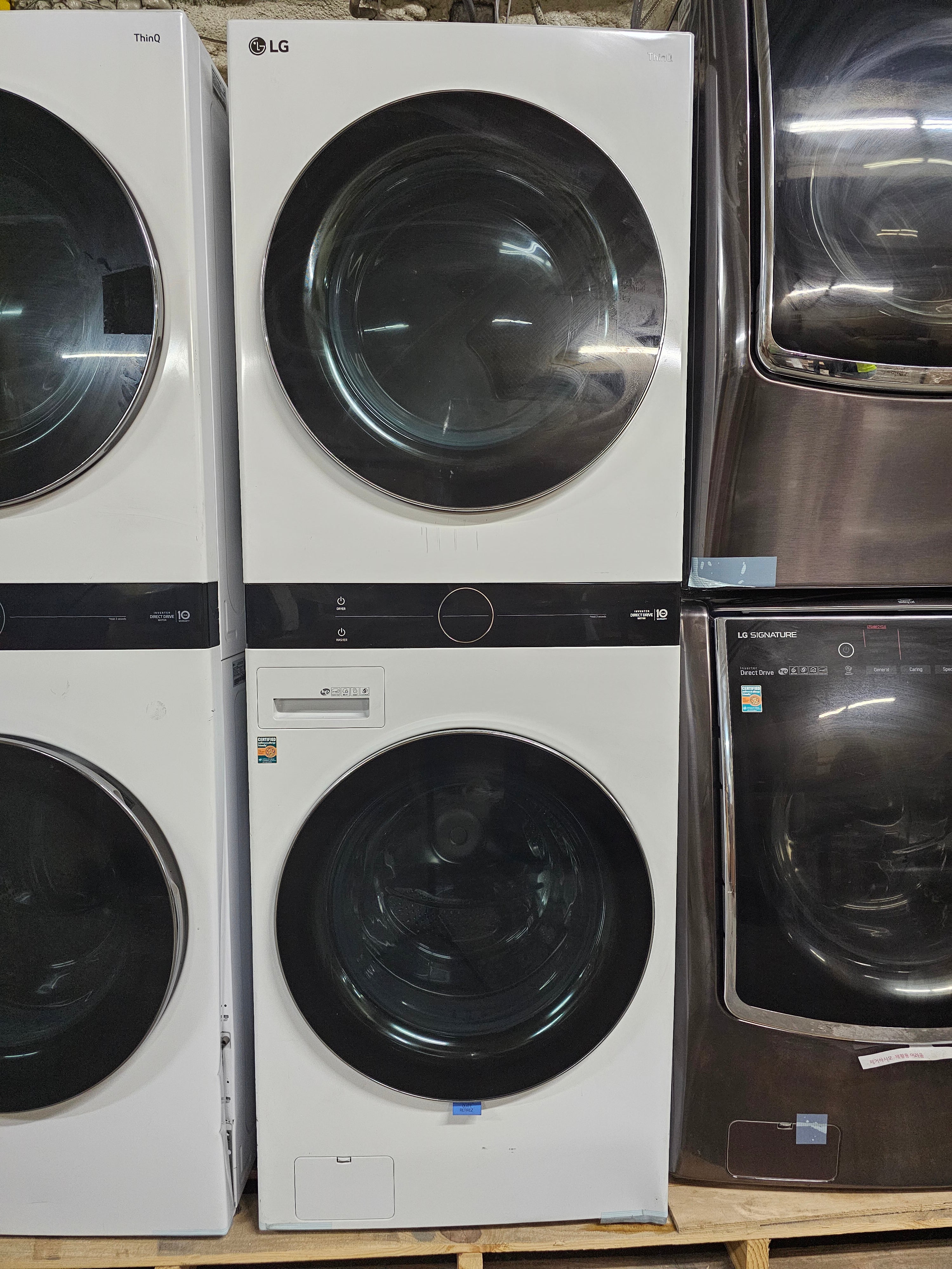 LG WashTower Stacked SMART Laundry Center 4.5 Cu.Ft. Front Load Washer & 7.4 Cu.Ft. Gas Dryer in White w/ Steam