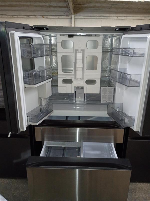 Bespoke 36in. 29cu.ft. Standard Depth Charcoal Glass/Stainless Steel 4-Door French Door Refrigerator w/AI Family Hubplus