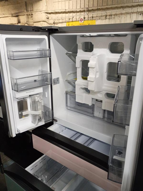 36 Inch Smart 4-Door French Door Refrigerator with 29 cu. ft. Total Capacity, Beverage Center™, FlexZone™ Drawer, Door Alarm, Twin Cooling Plus™, Wi-Fi, Ice Maker, ADA-Compliant, and ENERGY STAR®