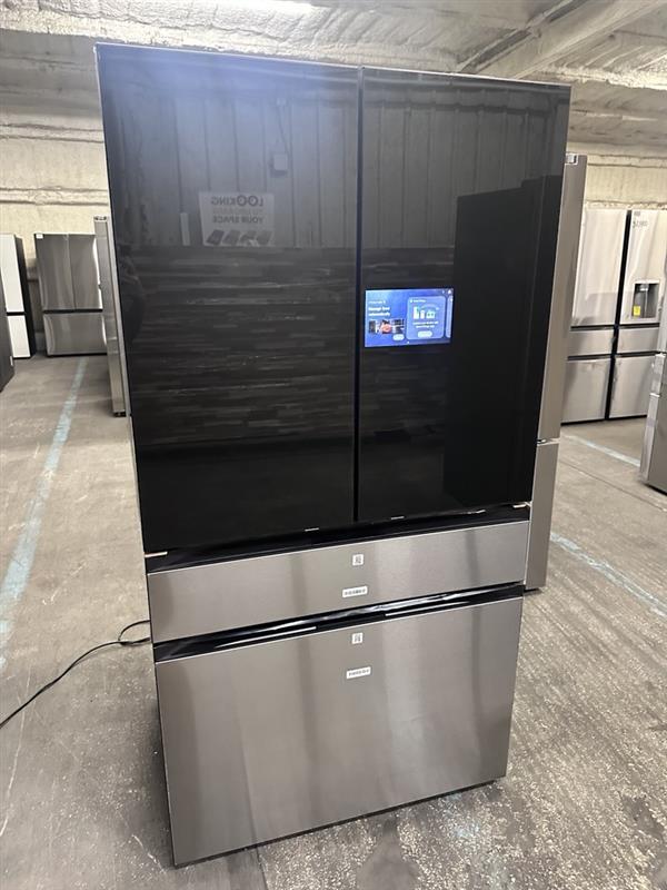 Bespoke AI 4-Door French Door AI Family Hub™ & AI Vision | Beverage Center™ | 23 cu.ft.