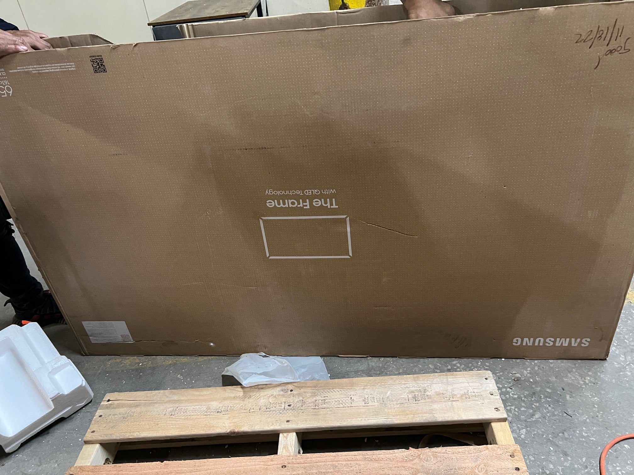 SAMSUNG 65-Inch Class QLED 4K The Frame