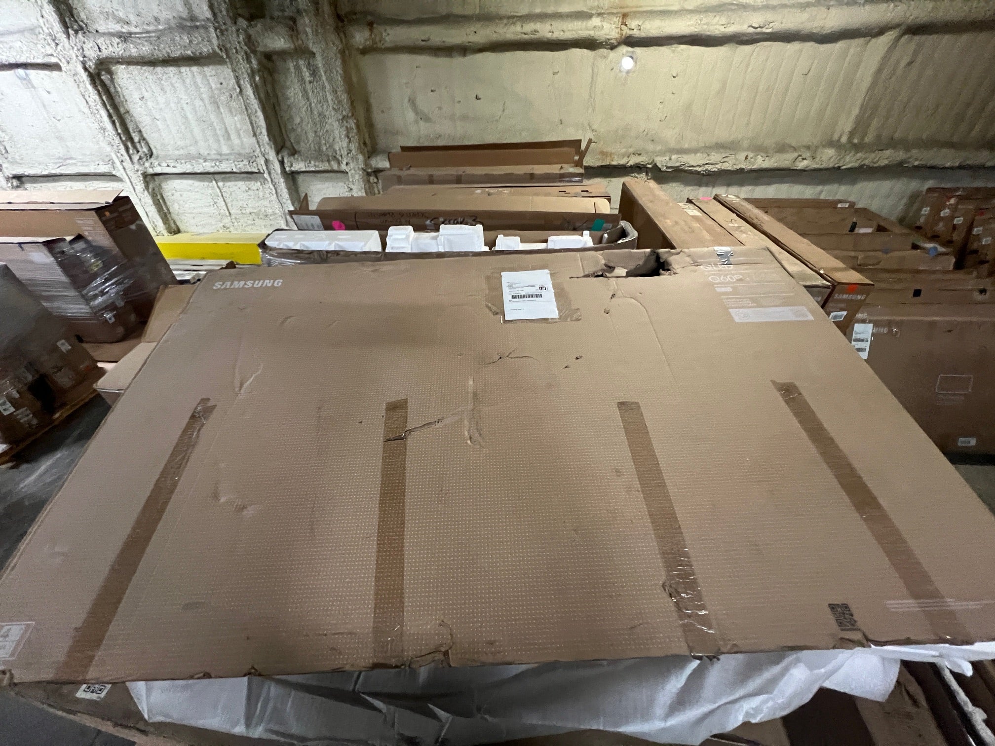 Samsung - 70” Class Q60B QLED 4K Smart Tizen TV