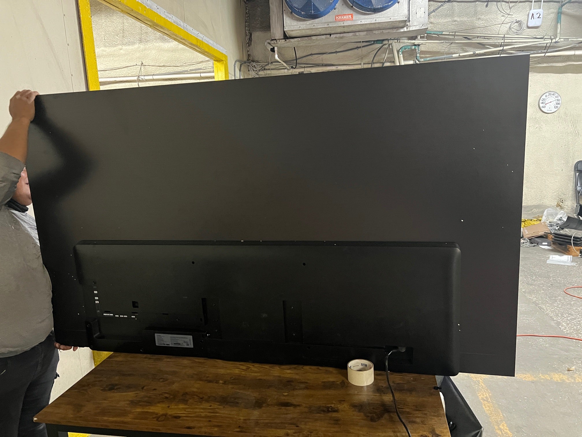 SAMSUNG 77" Class S90C OLED 4K Smart TV 2023 *SCREEN HAS BLACK SPOT*