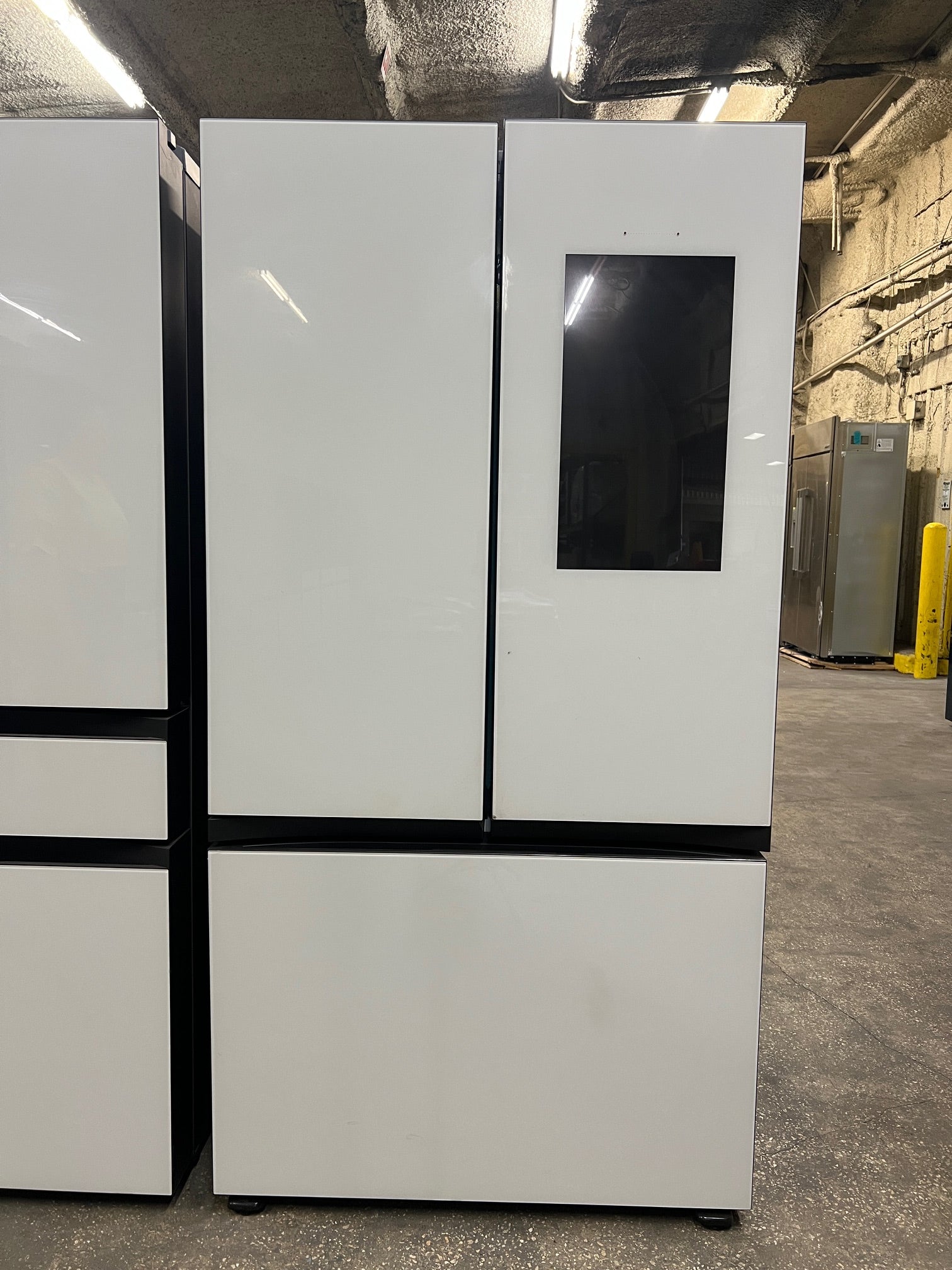 Samsung Bespoke 3-Door French Door Refrigerator Counter depth 24 cu. ft. with FAMILY HUB Tablet - White