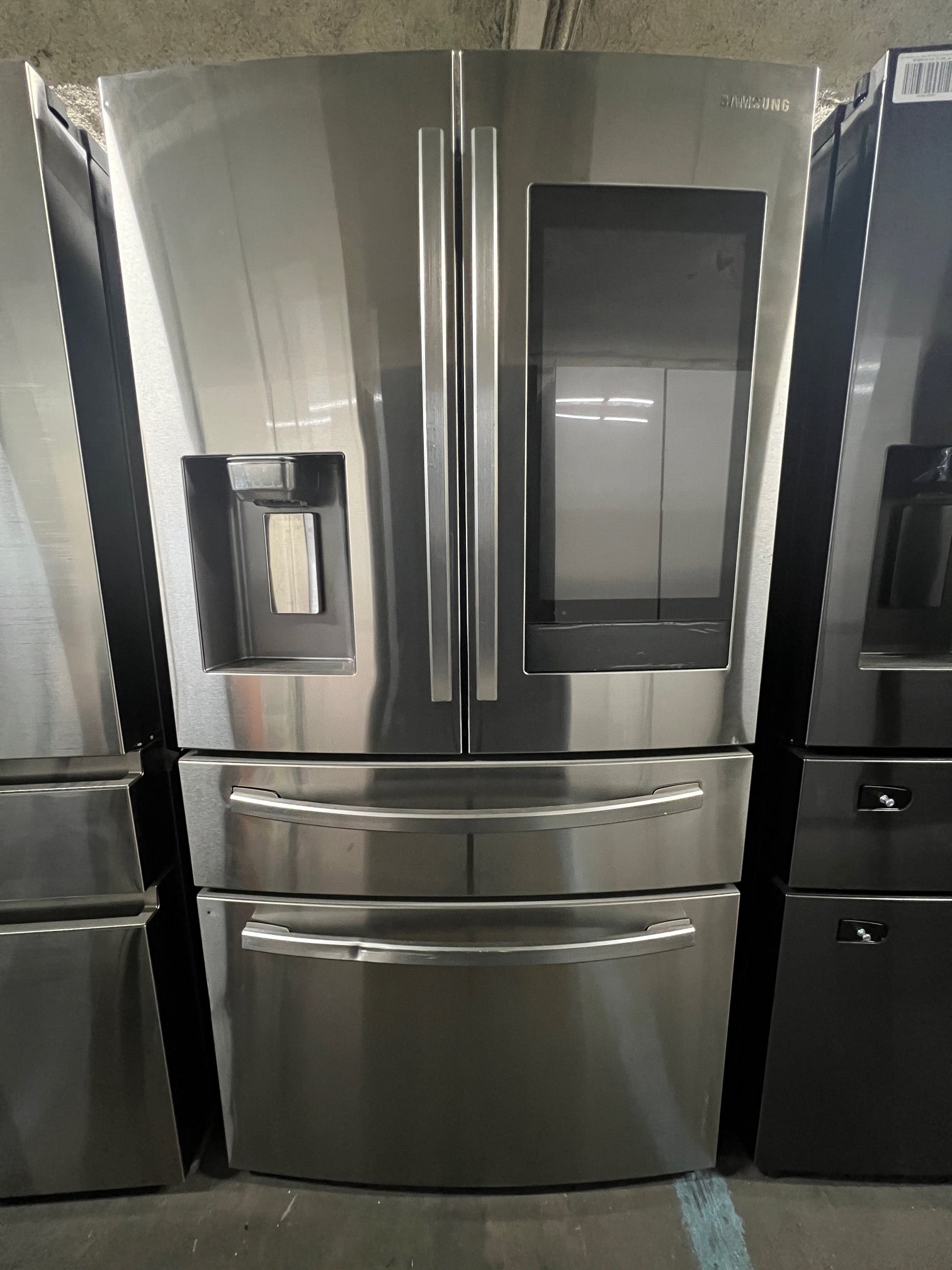 Samsung - Family Hub 22.2 Cu. Ft. 4-Door French Door Counter-Depth Fingerprint Resistant Refrigerator - Stainless Steel