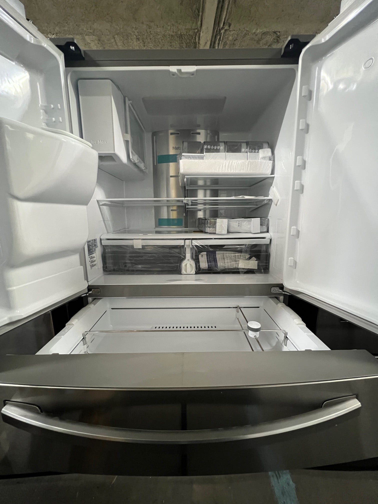 Samsung - Family Hub 22.2 Cu. Ft. 4-Door French Door Counter-Depth Fingerprint Resistant Refrigerator - Stainless Steel