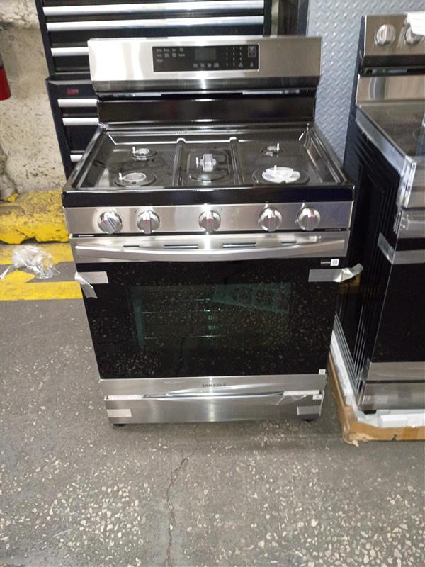 30 in. 5-Burner Freestanding Smart Gas Range in Stainless Steel with No Preheat AirFry and Wi-Fi Enabled Convection