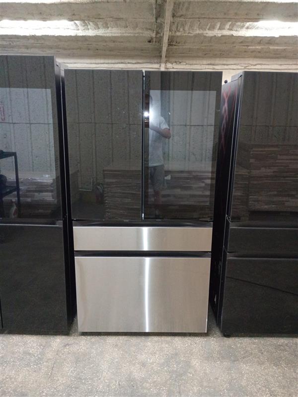 Bespoke AI 4-Door French Door AI Family Hub™ | AI Vision & Auto Open Door | 23 cu.ft.