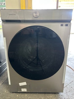 Bespoke 5.3 cu. ft. Ultra Capacity Front Load Washer with Super Speed Wash and AI Smart Dial in Silver Steel